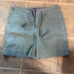 Gloria Vanderbilt Shorts. Smoke free home.